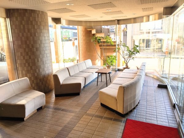 海老名駅徒歩6分、手相の後藤の鑑定所入口(ライオンズマンション内ロビー)